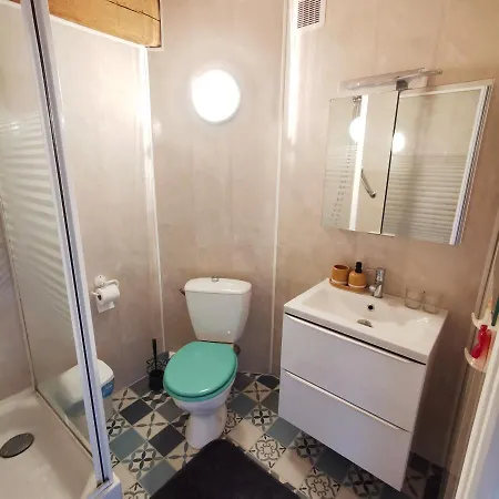 Du Precontent Bed & Breakfast 3*