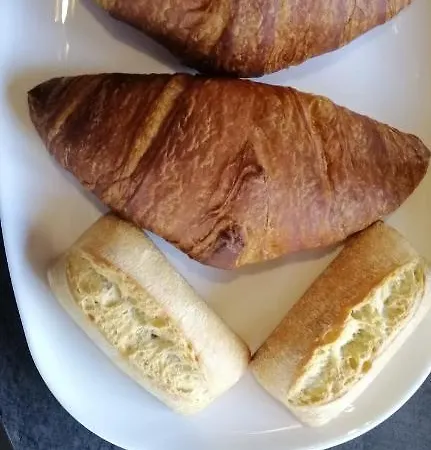 Du Precontent Bed & Breakfast 3*